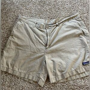 Patagonia Khaki Shorts with Logo Patch outdoor hiking camping comfort